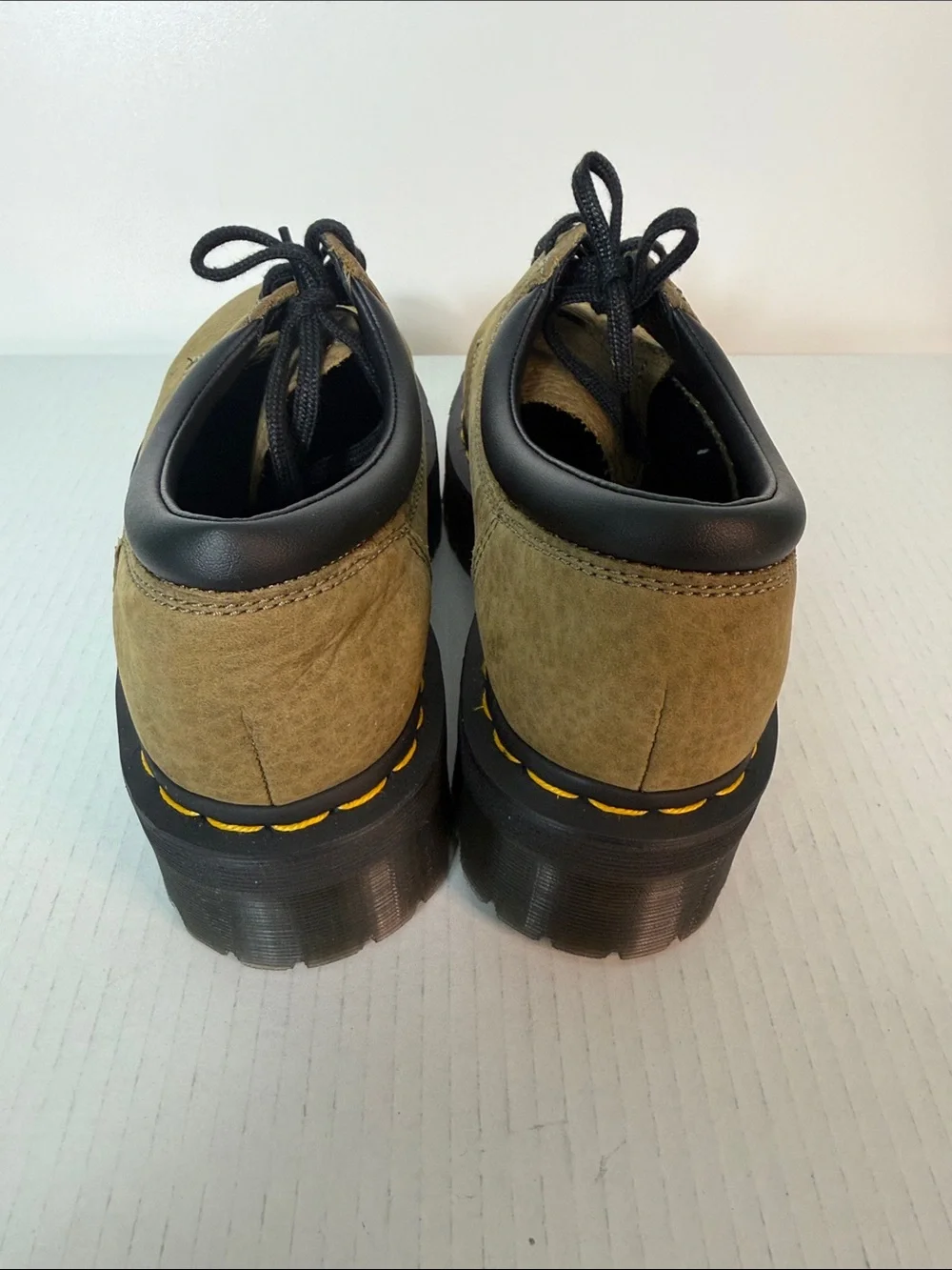 Dr. Martens 8053 Tumbled Nubuck Leather Platform Shoes size 8 NWOT
